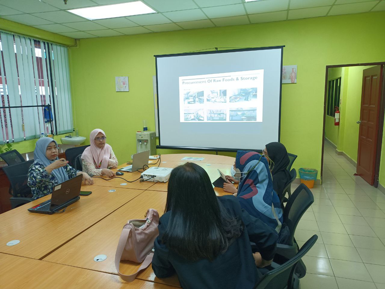 Sesi lawatan kerja pensyarah PSU di UPD HPUSM